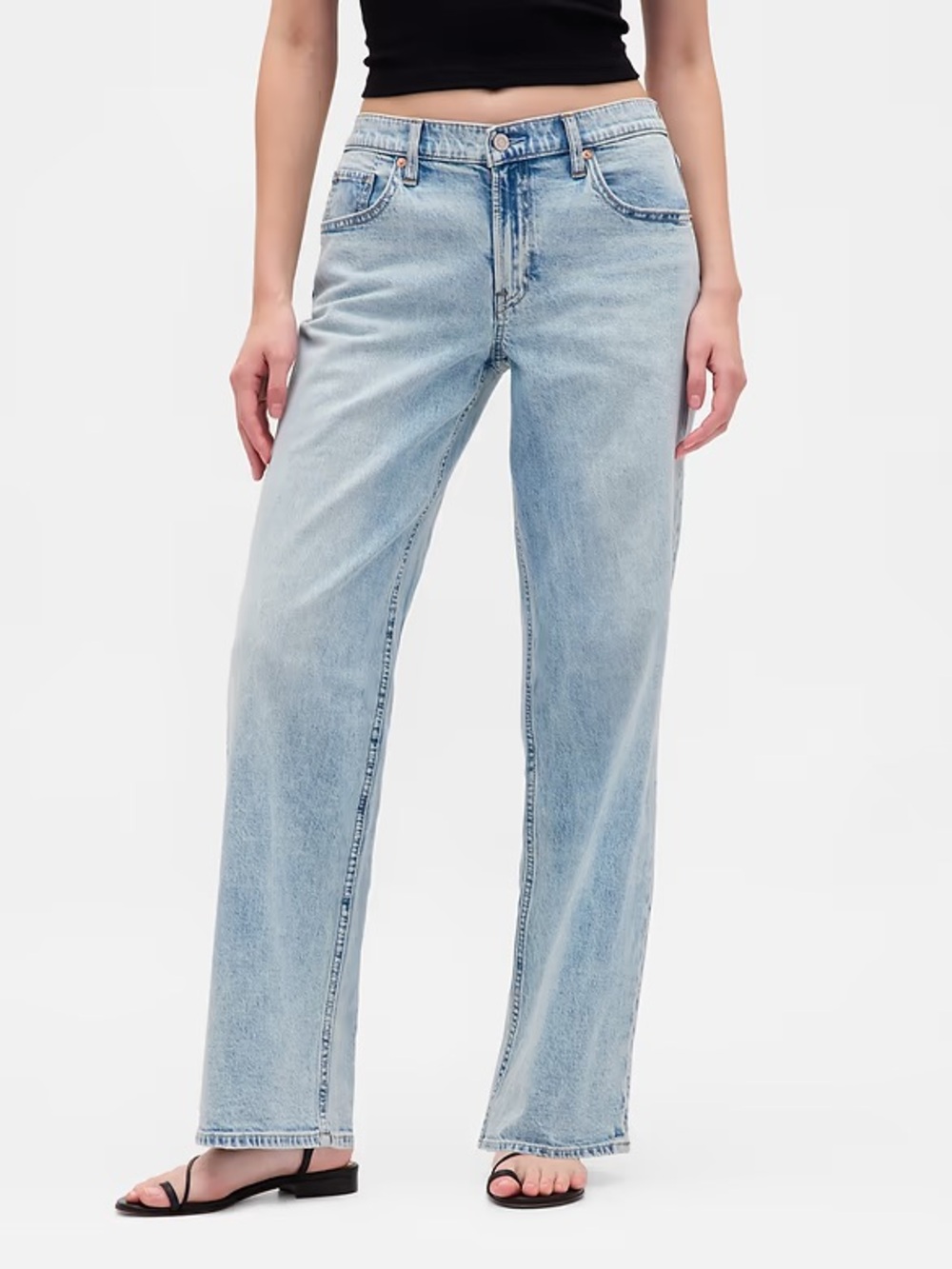 GAP Low Rise ‘90s Loose Jeans in Light Blue Indigo